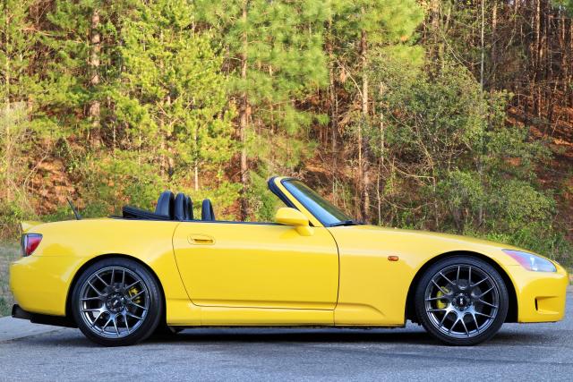 JHMAP114X2T000076 - 2002 HONDA S2000 YELLOW photo 9