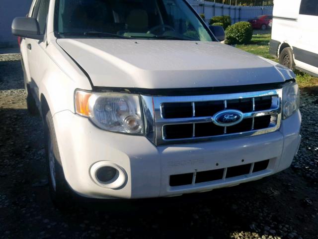 1FMCU02739KC85317 - 2009 FORD ESCAPE XLS WHITE photo 9