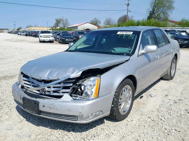 1G6KH5EY3AU113807 - 2010 CADILLAC DTS PREMIU SILVER photo 2