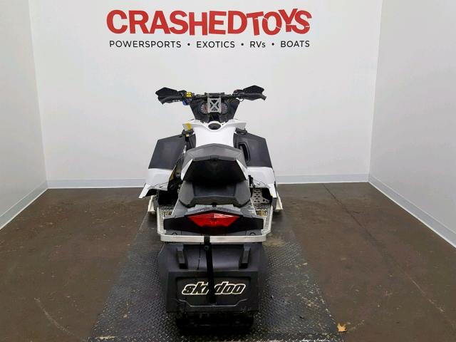 2BPSBHCB7CV000495 - 2012 SKI DOO MXZ WHITE photo 4