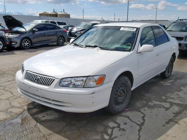 JT2BG22K8Y0496409 - 2000 TOYOTA CAMRY CE WHITE photo 2