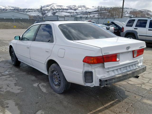 JT2BG22K8Y0496409 - 2000 TOYOTA CAMRY CE WHITE photo 3