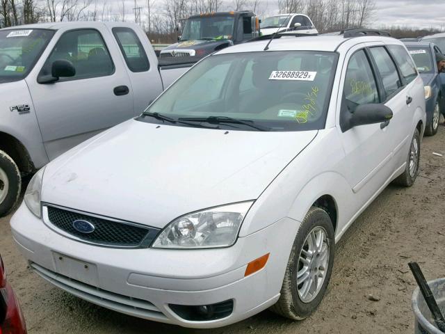 1FAHP36N57W184979 - 2007 FORD FOCUS ZXW WHITE photo 2