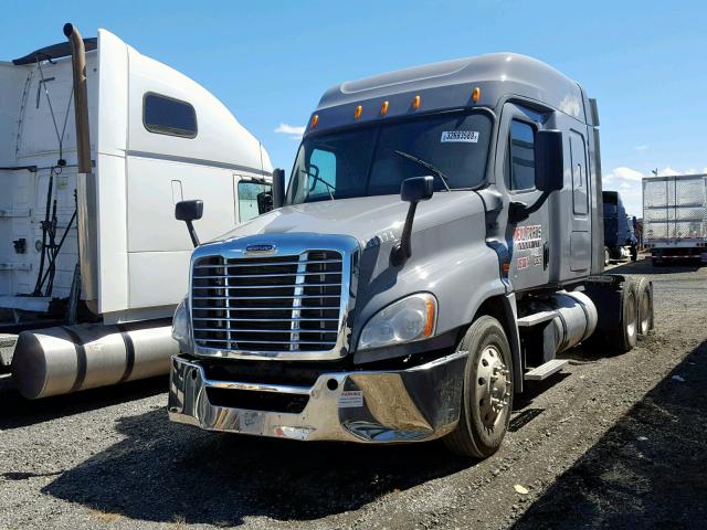 3AKJGLDV1JSJL6612 - 2018 FREIGHTLINER CASCADIA 1 GRAY photo 2