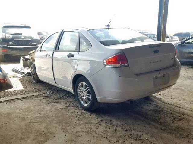 1FAHP3FN1AW152988 - 2010 FORD FOCUS SE WHITE photo 3