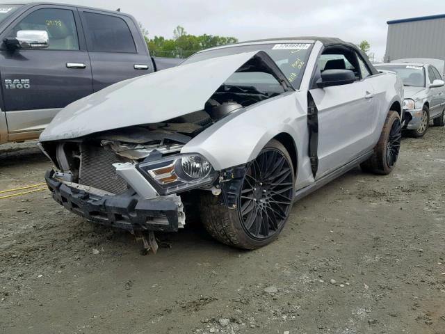 1ZVBP8EM2C5286582 - 2012 FORD MUSTANG SILVER photo 2