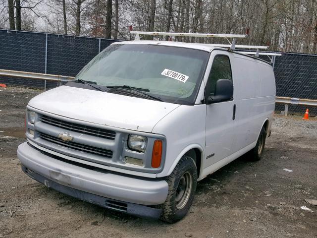 1GCFG15WX11229628 - 2001 CHEVROLET EXPRESS G1 WHITE photo 2