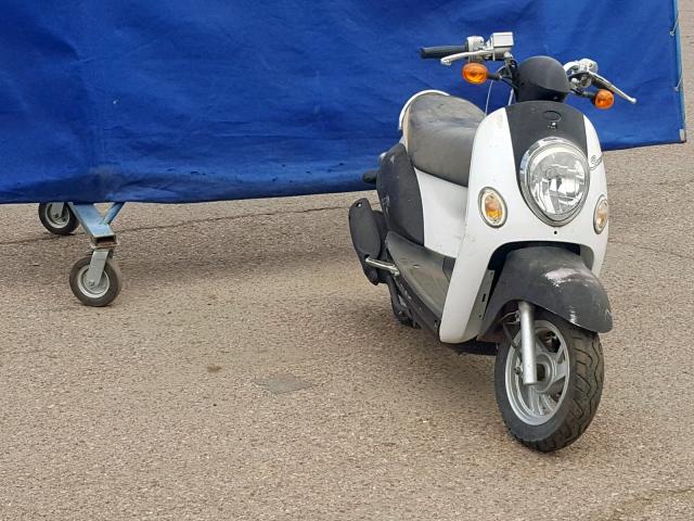 RFBUBA04498120388 - 2008 KYMCO USA INC SCOOTER WHITE photo 1