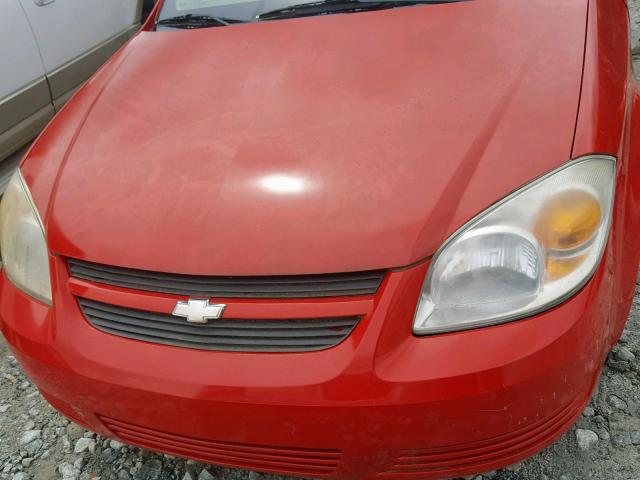 1G1AK52F257620501 - 2005 CHEVROLET COBALT RED photo 7