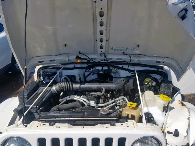 1J4FA59S6YP751724 - 2000 JEEP WRANGLER / WHITE photo 7