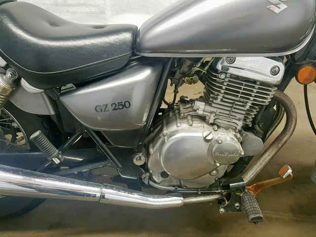 VTTNJ48A182102234 - 2008 SUZUKI GZ250 GRAY photo 7