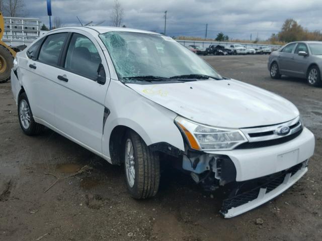 1FAHP35N28W275890 - 2008 FORD FOCUS SE WHITE photo 1