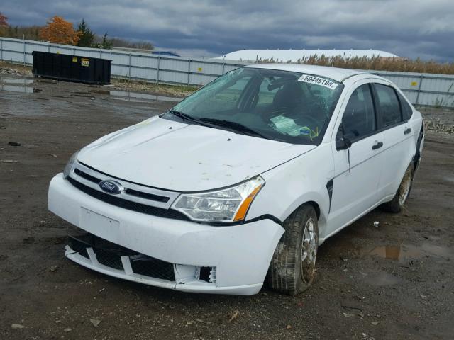 1FAHP35N28W275890 - 2008 FORD FOCUS SE WHITE photo 2