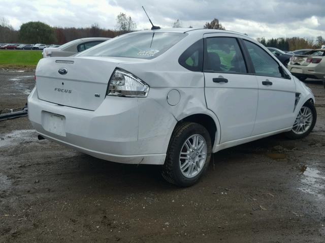 1FAHP35N28W275890 - 2008 FORD FOCUS SE WHITE photo 4