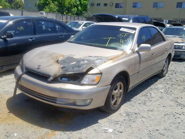 JT8BF28G3W5022637 - 1998 LEXUS ES 300 BEIGE photo 2