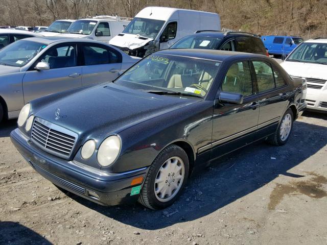 WDBJF55F1VJ031268 - 1997 MERCEDES-BENZ E 320 BLUE photo 2