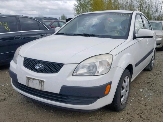 KNADE123466124310 - 2006 KIA RIO WHITE photo 2