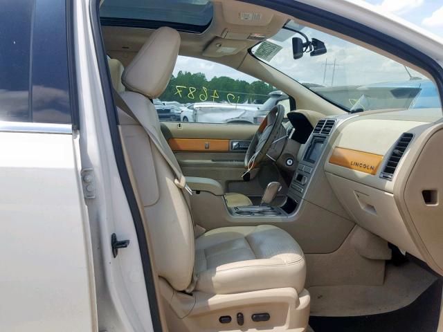 2LMDU88C77BJ32314 - 2007 LINCOLN MKX WHITE photo 5