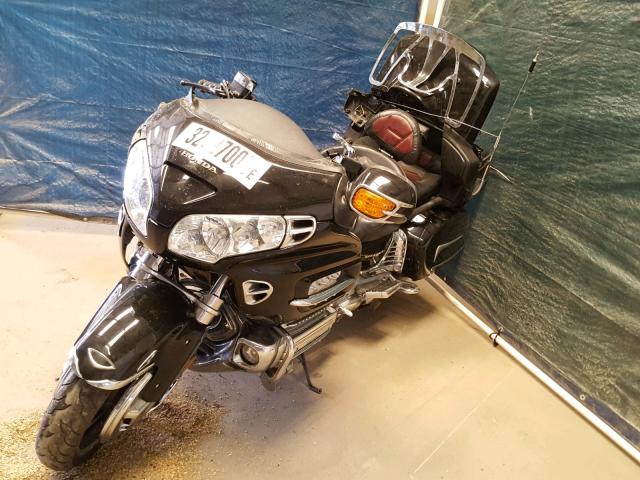 1HFSC47064A304680 - 2004 HONDA GL1800 BLACK photo 2