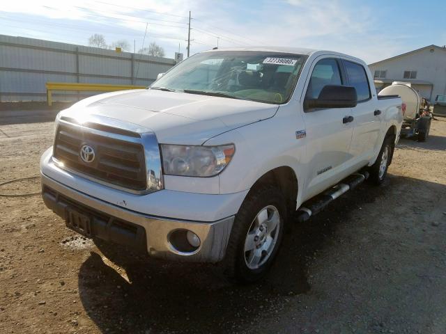 5TFDW5F17BX188880 - 2011 TOYOTA TUNDRA CREWMAX SR5  photo 2