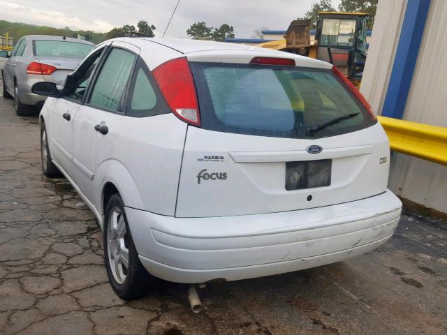 3FAFP37304R123963 - 2004 FORD FOCUS ZX5 WHITE photo 3