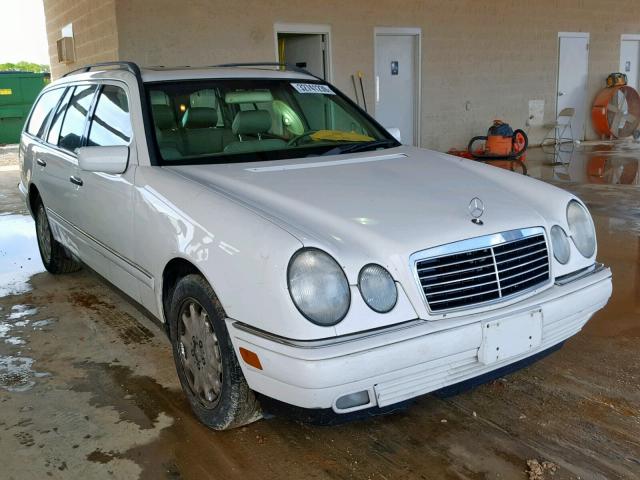 WDBJH65F4WA650674 - 1998 MERCEDES-BENZ E 320 WHITE photo 1