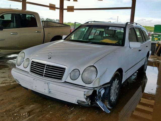 WDBJH65F4WA650674 - 1998 MERCEDES-BENZ E 320 WHITE photo 2