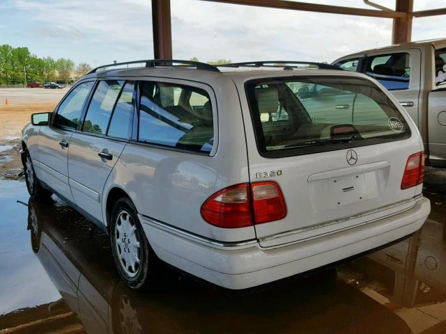 WDBJH65F4WA650674 - 1998 MERCEDES-BENZ E 320 WHITE photo 3