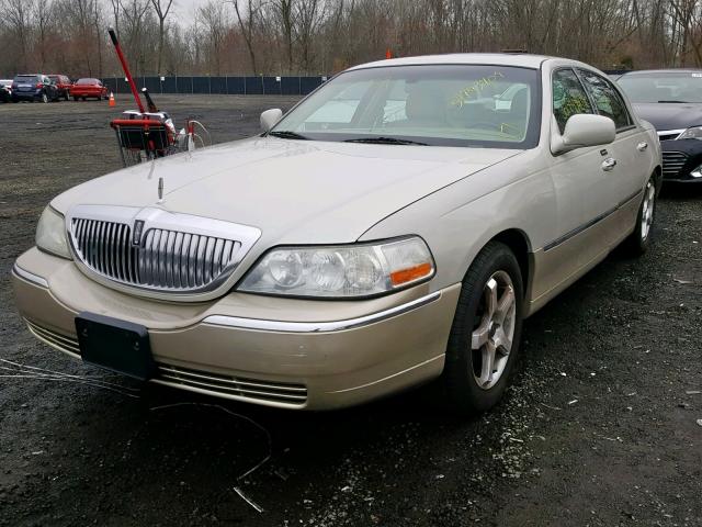 1LNHM83W56Y615235 - 2006 LINCOLN TOWN CAR D CREAM photo 2