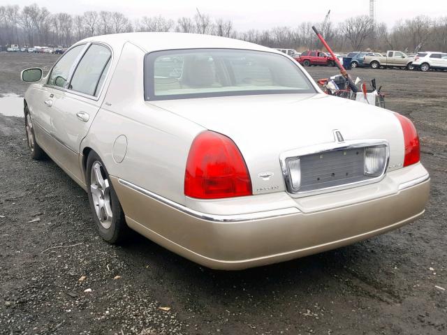 1LNHM83W56Y615235 - 2006 LINCOLN TOWN CAR D CREAM photo 3