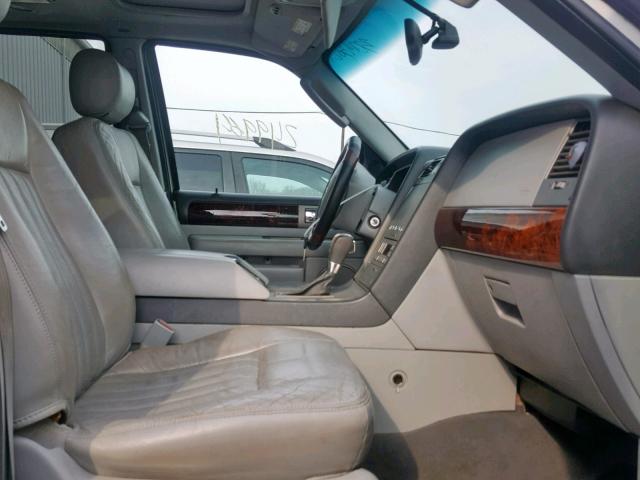 5LMFU27R84LJ00780 - 2004 LINCOLN NAVIGATOR Gümüş foto 5