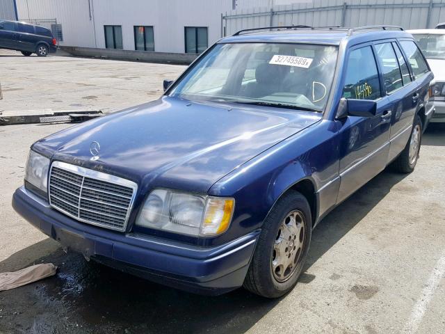 WDBEA92E4SF299023 - 1995 MERCEDES-BENZ E 320 BLUE photo 2