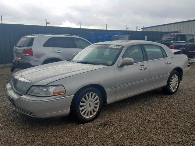 1LNHM82WX5Y609933 - 2005 LINCOLN TOWN CAR S SILVER photo 2