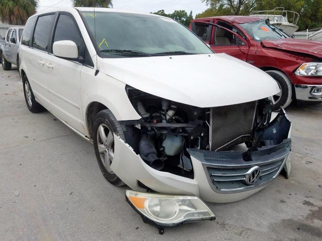 2V4RW3D1XAR242530 - 2010 VOLKSWAGEN ROUTAN SE  photo 1