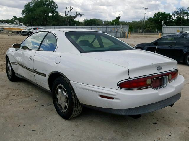 1G4GD221XV4714816 - 1997 BUICK RIVIERA WHITE photo 3