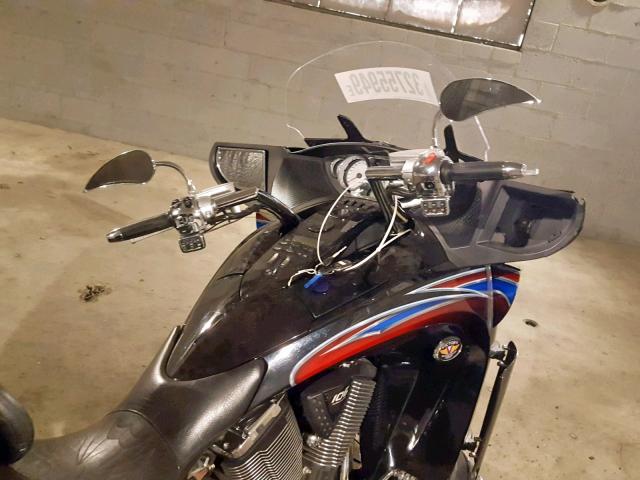 5VPSD36D193000689 - 2009 VICTORY MOTORCYCLES VISION TOU BLACK photo 5