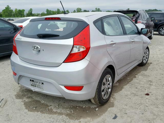 KMHCT5AEXHU313715 - 2017 HYUNDAI ACCENT SE SILVER photo 4