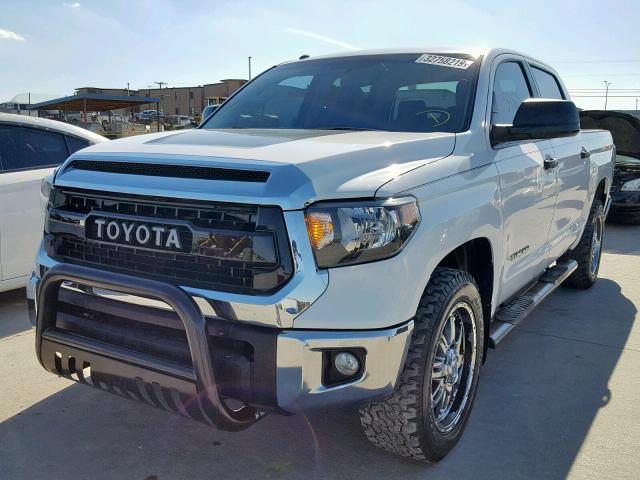 5TFEM5F10EX071320 - 2014 TOYOTA TUNDRA CRE WHITE photo 2