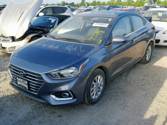 3KPC24A36KE051763 - 2019 HYUNDAI ACCENT SE GRAY photo 2