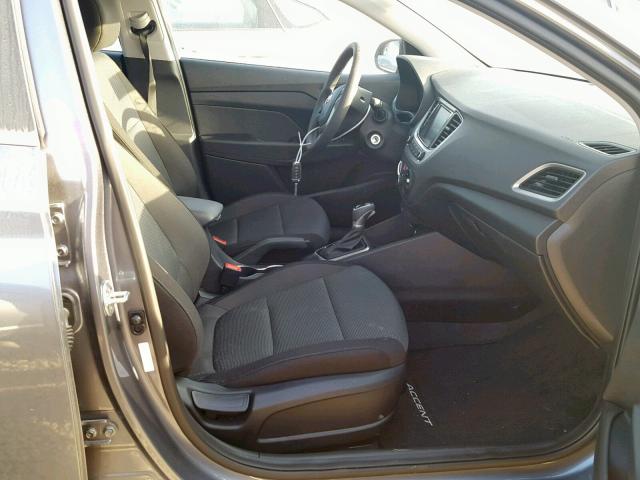 3KPC24A36KE051763 - 2019 HYUNDAI ACCENT SE GRAY photo 5