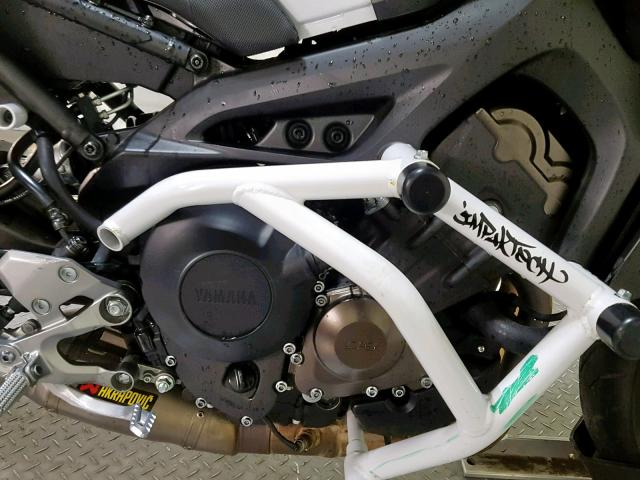 JYARN53EXHA000232 - 2017 YAMAHA FZ09 WHITE photo 12