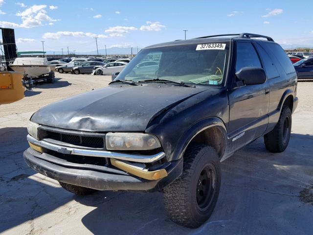 1GNCS18X53K113859 - 2003 CHEVROLET BLAZER BLACK photo 2