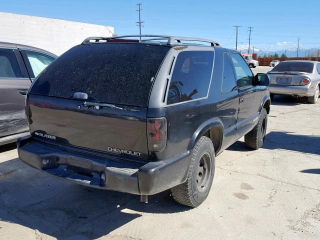 1GNCS18X53K113859 - 2003 CHEVROLET BLAZER BLACK photo 4