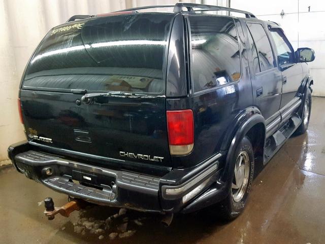 1GNDT13W2X2245564 - 1999 CHEVROLET BLAZER BLACK photo 4