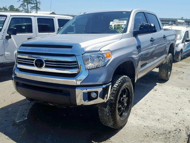 5TFDW5F17GX558345 - 2016 TOYOTA TUNDRA CRE SILVER photo 2