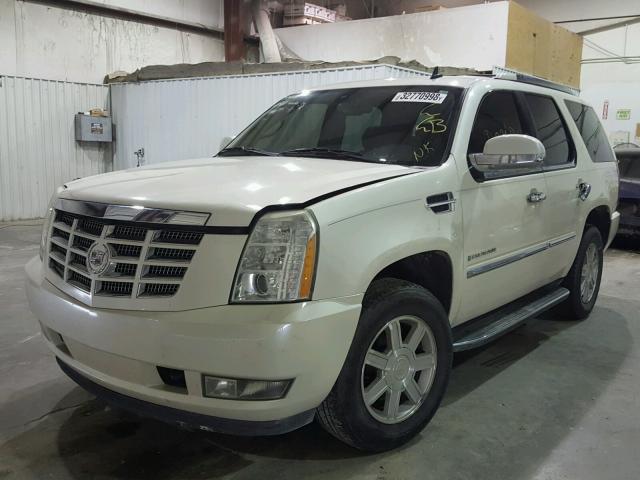 1GYFC13219R160623 - 2009 CADILLAC ESCALADE WHITE photo 2