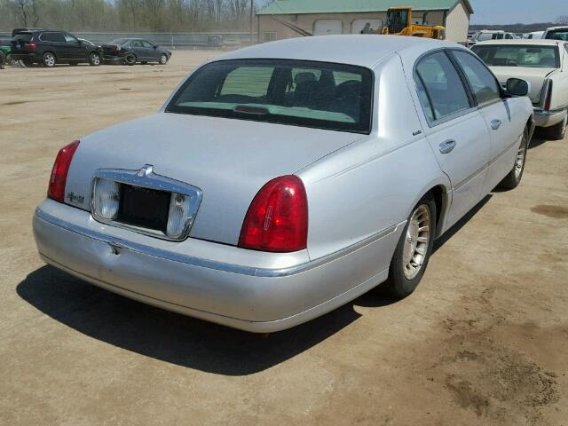 1LNHM81W8XY673425 - 1999 LINCOLN TOWN CAR E GRAY photo 4