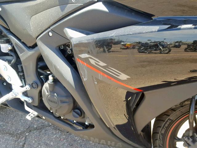 MH3RH06Y8JK018458 - 2018 YAMAHA YZFR3 BLACK photo 9