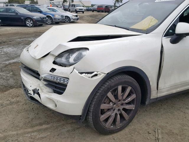 WP1AB2A29BLA44556 - 2011 PORSCHE CAYENNE S WHITE photo 9