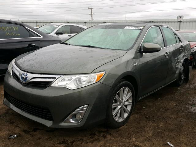 4T1BD1FK3CU001194 - 2012 TOYOTA CAMRY HYBR GREEN photo 2